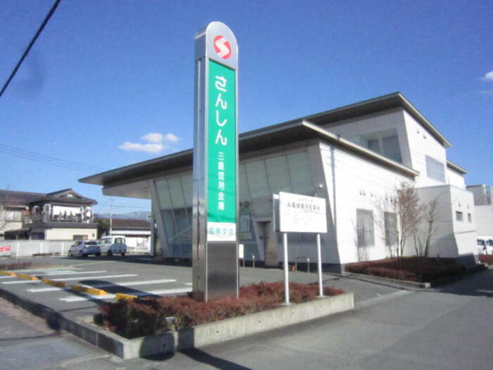 ラ・メーグⅡの周辺