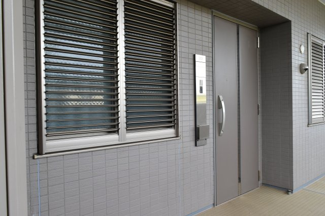 国分寺市西町３丁目の中古マンションの玄関