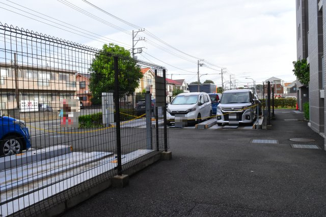 国分寺市西町３丁目の中古マンションの駐車場