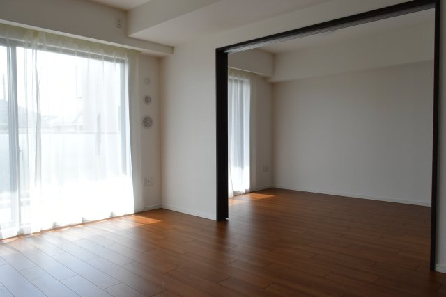 国分寺市西町３丁目の中古マンションの居間・リビング