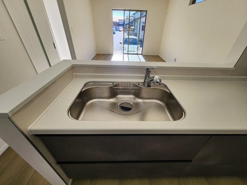 小牧市安田町　新築戸建　B号棟のキッチン|キッチンでお料理をお楽しみください