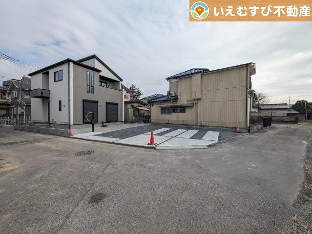 GRAFARE　熊谷市石原3期の駐車場|充分な広さの4ｍ前面道路
間口が広くお車の出し入れも問題なく行えるスペースが確保されています♪