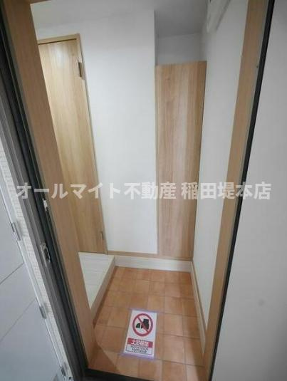 川崎市多摩区宿河原５丁目のアパートの玄関