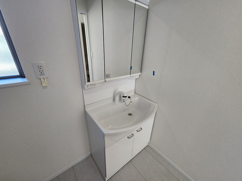 小牧市安田町　新築戸建　A号棟の独立洗面台|独立洗面台で身支度をすべて済ませてしまいましょう