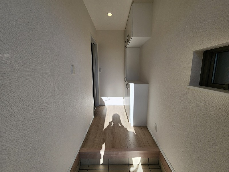 小牧市安田町　新築戸建　A号棟の玄関|明るい玄関です