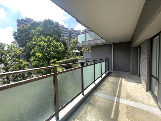 メゾネットタイプ専有面積１３０㎡！【横浜星の丘ビューシティ】のバルコニー|開放的で明るい空間を演出してくれるバルコニーです