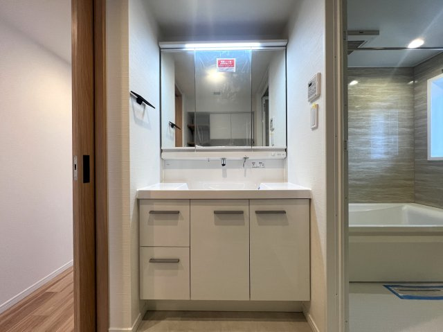 メゾネットタイプ専有面積１３０㎡！【横浜星の丘ビューシティ】の独立洗面台|使いやすい独立洗面台です