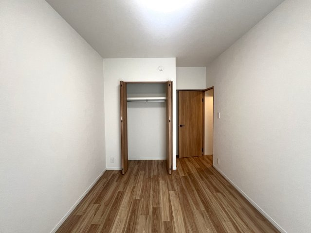 メゾネットタイプ専有面積１３０㎡！【横浜星の丘ビューシティ】の洋室|落ち着いた色調の洋室です