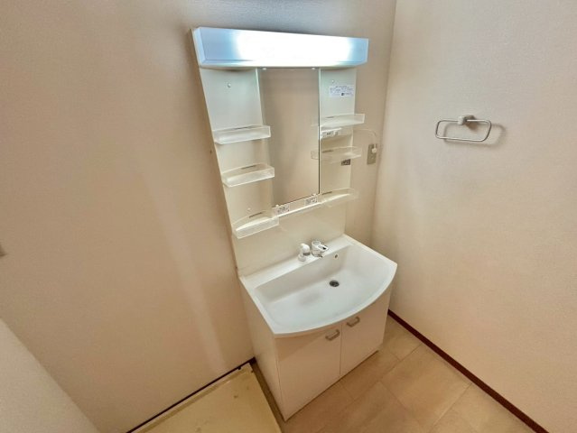 前田メゾネットの独立洗面台