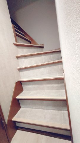 衣摺3丁目中古戸建の内装|1階から2階