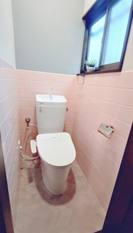 衣摺3丁目中古戸建のトイレ