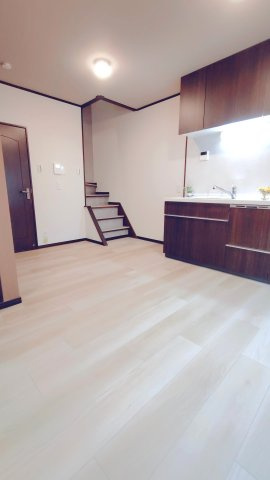 衣摺3丁目中古戸建の居間・リビング