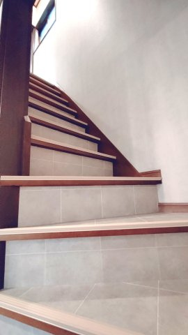 衣摺3丁目中古戸建の内装|2階から3階