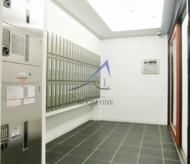 ビバリーホームズ上石神井のその他共用部分|集合ポストと宅配ボックスです。