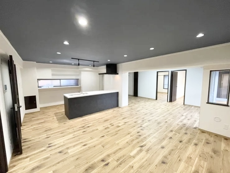 【仲介手数料無料／千種区】名古屋市千種区　ハイツ鹿の子　405号室の居間・リビング