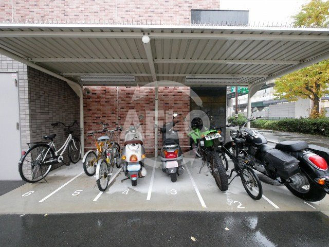 ララプレイス OSAKA WEST PRIMEの駐車場|ララプレイスOSAKA　WESE PRIME　バイク駐車場