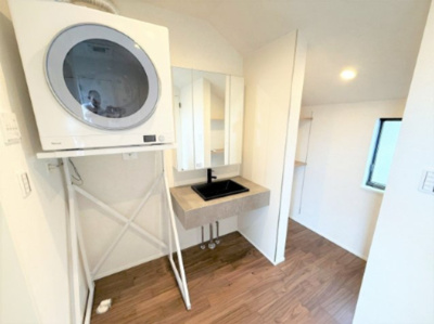 【独立洗面台】 | 【仲介手数料４９０万円が無料！！】■プレミアム仕様■４ＬＤＫ＋車庫■収納たっぷり■制震ダンパー | 【諸費用４９０万円ＯＦＦです！！】
■プレミアム仕様
■４ＬＤＫ＋車庫
■収納たっぷり
■制震ダンパー
■高断熱住宅
■ＺＥＨ水準住宅
■省エネ性能ラベル