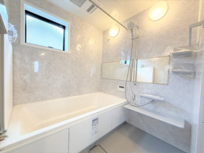 【浴室】 | 【仲介手数料４９０万円が無料！！】■プレミアム仕様■４ＬＤＫ＋車庫■収納たっぷり■制震ダンパー | 【諸費用４９０万円ＯＦＦです！！】
■プレミアム仕様
■４ＬＤＫ＋車庫
■収納たっぷり
■制震ダンパー
■高断熱住宅
■ＺＥＨ水準住宅
■省エネ性能ラベル