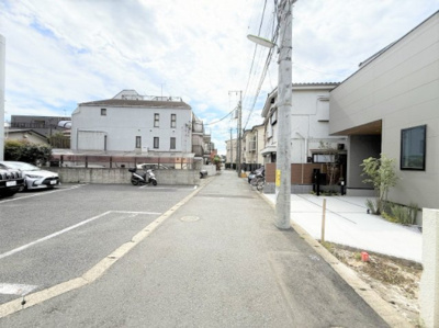 【前面道路含む現地写真】 | 【仲介手数料４９０万円が無料！！】■プレミアム仕様■４ＬＤＫ＋車庫■収納たっぷり■制震ダンパー | 【諸費用４９０万円ＯＦＦです！！】
■プレミアム仕様
■４ＬＤＫ＋車庫
■収納たっぷり
■制震ダンパー
■高断熱住宅
■ＺＥＨ水準住宅
■省エネ性能ラベル