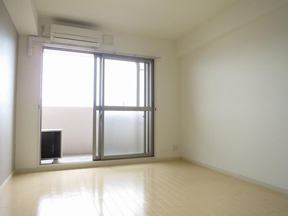 ソレアードコートの洋室