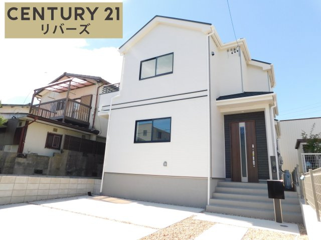 津島市唐臼町油田の新築一戸建の外観|◇限定１棟◇　　新価格！！いつでも見学出来ます♪（お問合せ当日、平日、水曜、夜間でもＯＫ）　敷地４３．６６坪　駐車並列３台ＯＫ　南に人工芝の庭付き♪　全室南向き！　閑静な住宅街で住みやすい立地！