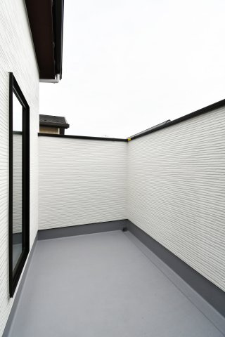 北足立郡伊奈町22期全1棟　1号棟のバルコニー