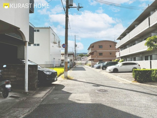 京都市西京区下津林南中島町　中古戸建の前面道路含む現地写真