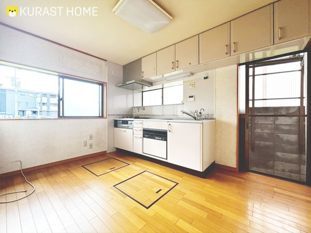 京都市西京区下津林南中島町　中古戸建の居間・リビング