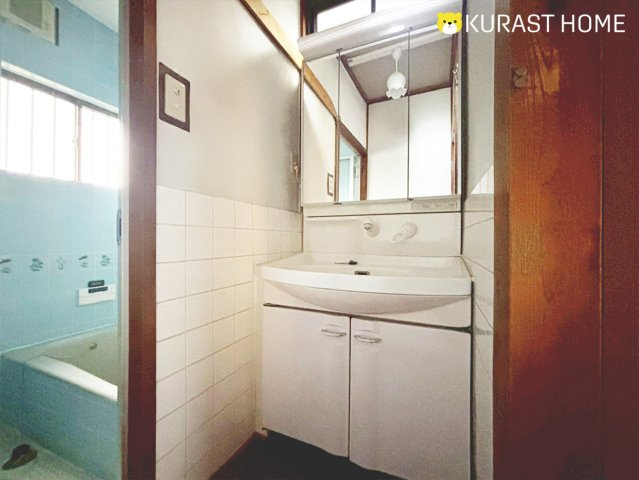 京都市西京区下津林南中島町　中古戸建の独立洗面台