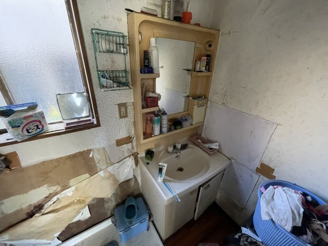 九十九里海岸住宅の独立洗面台