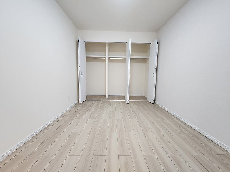 グローリアス小牧第2の洋室|広々とした洋室です