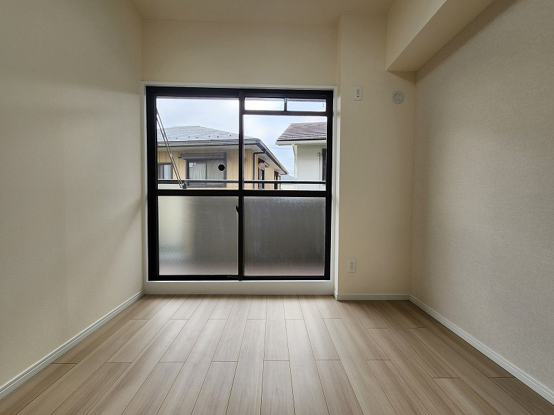 グローリアス小牧第2の洋室|北側の洋室です