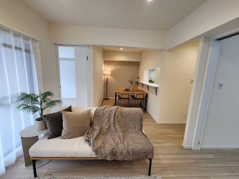 グローリアス小牧第2の居間・リビング|明るく広いリビングです。
※家具を購入の場合は別途費用が掛かります