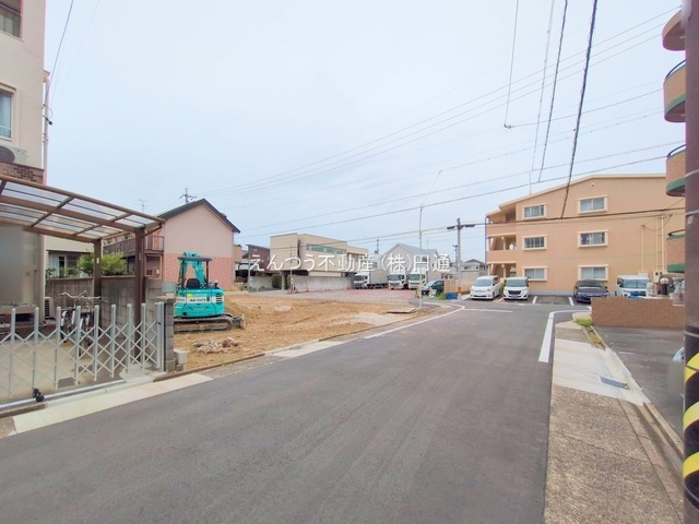 ブルーミングガーデン打出１丁目の前面道路含む現地写真