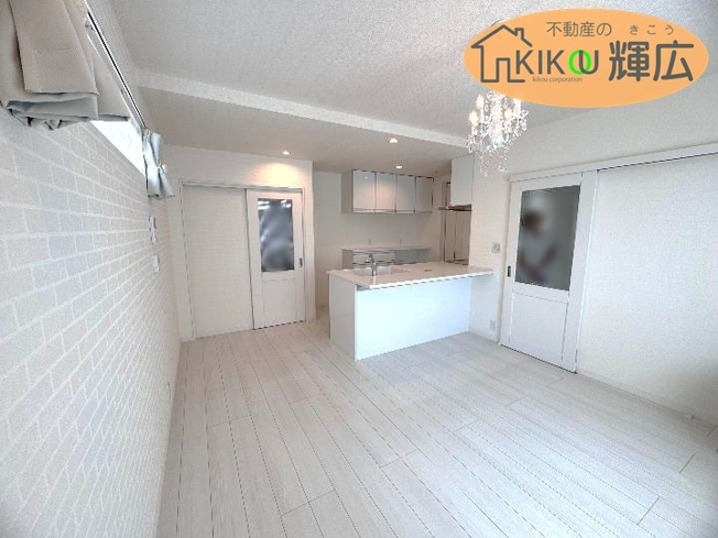 【居間・リビング】 | 高砂市高砂町朝日町　中古戸建