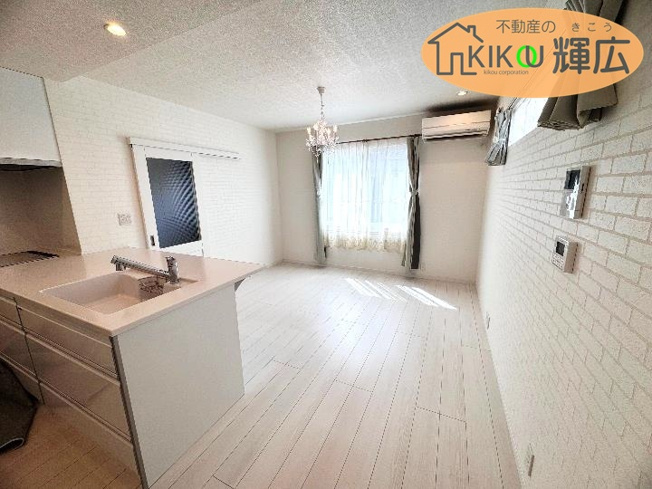 【居間・リビング】 | 高砂市高砂町朝日町　中古戸建