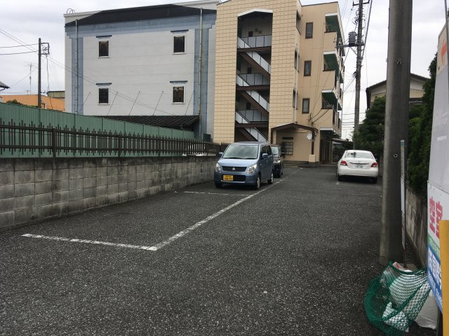 メゾン山崎の駐車場