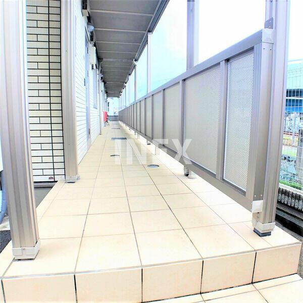 横浜市旭区二俣川２丁目のアパートのエントランス