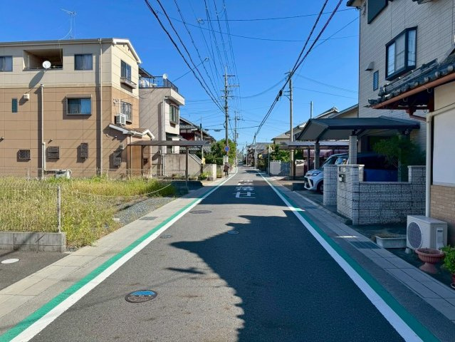 守山市今宿2丁目2号地　売土地の前面道路含む現地写真
