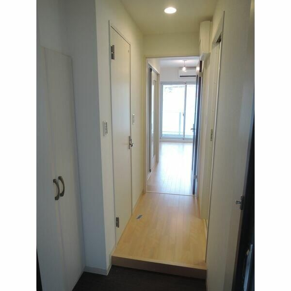 レジデンシア　カルマールの玄関