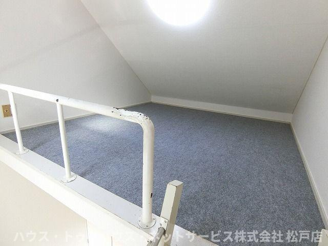 ジュネパレス新松戸第１１の洋室