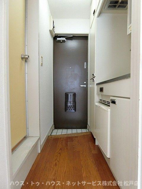 ジュネパレス新松戸第１１の玄関