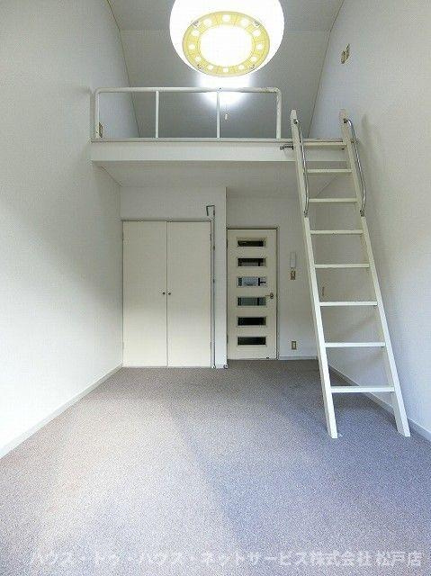 ジュネパレス新松戸第１１の居間・リビング