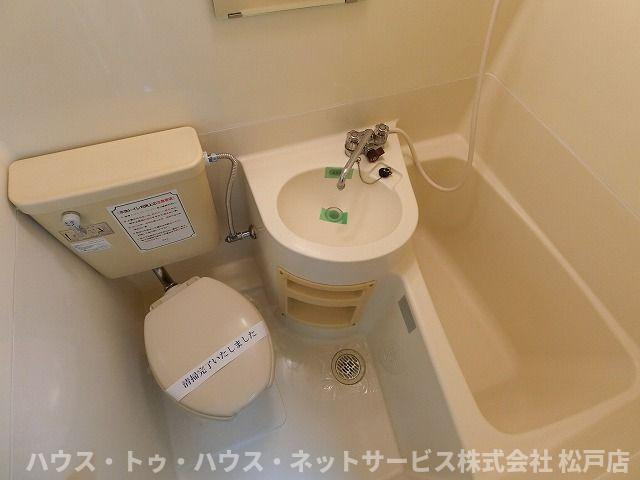 ジュネパレス新松戸第１１の浴室