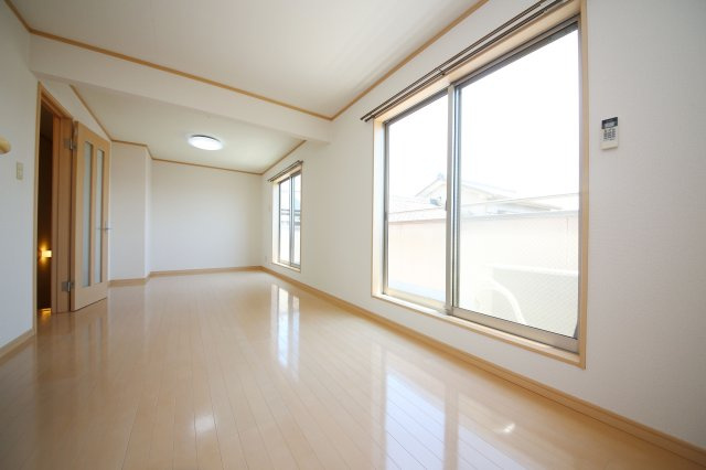 ヨーロピアンシャレータカラの居間・リビング