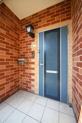 ヨーロピアンシャレータカラの玄関