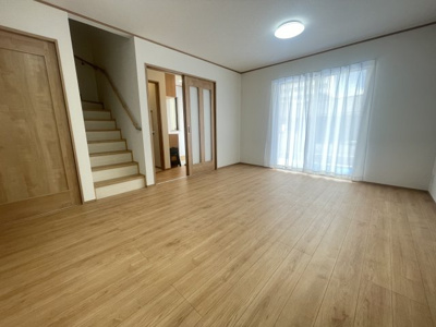 【居間・リビング】 | 那覇市小禄（全3棟）ラストB号棟 | B号棟　LDK16帖♪リビング階段♪