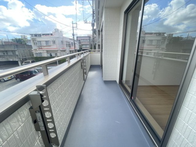 【バルコニー】 | 那覇市小禄（全3棟）ラストB号棟 | B号棟　2部屋続のインナーバルコニー♪