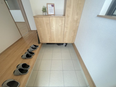 【玄関】 | 那覇市小禄（全3棟）ラストB号棟 | B号棟　十分な収納付き玄関♪