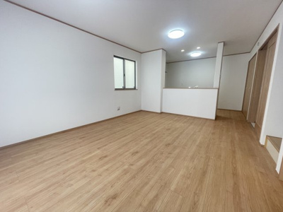 【居間・リビング】 | 那覇市小禄（全3棟）ラストB号棟 | B号棟　LDK16帖♪リビング階段♪